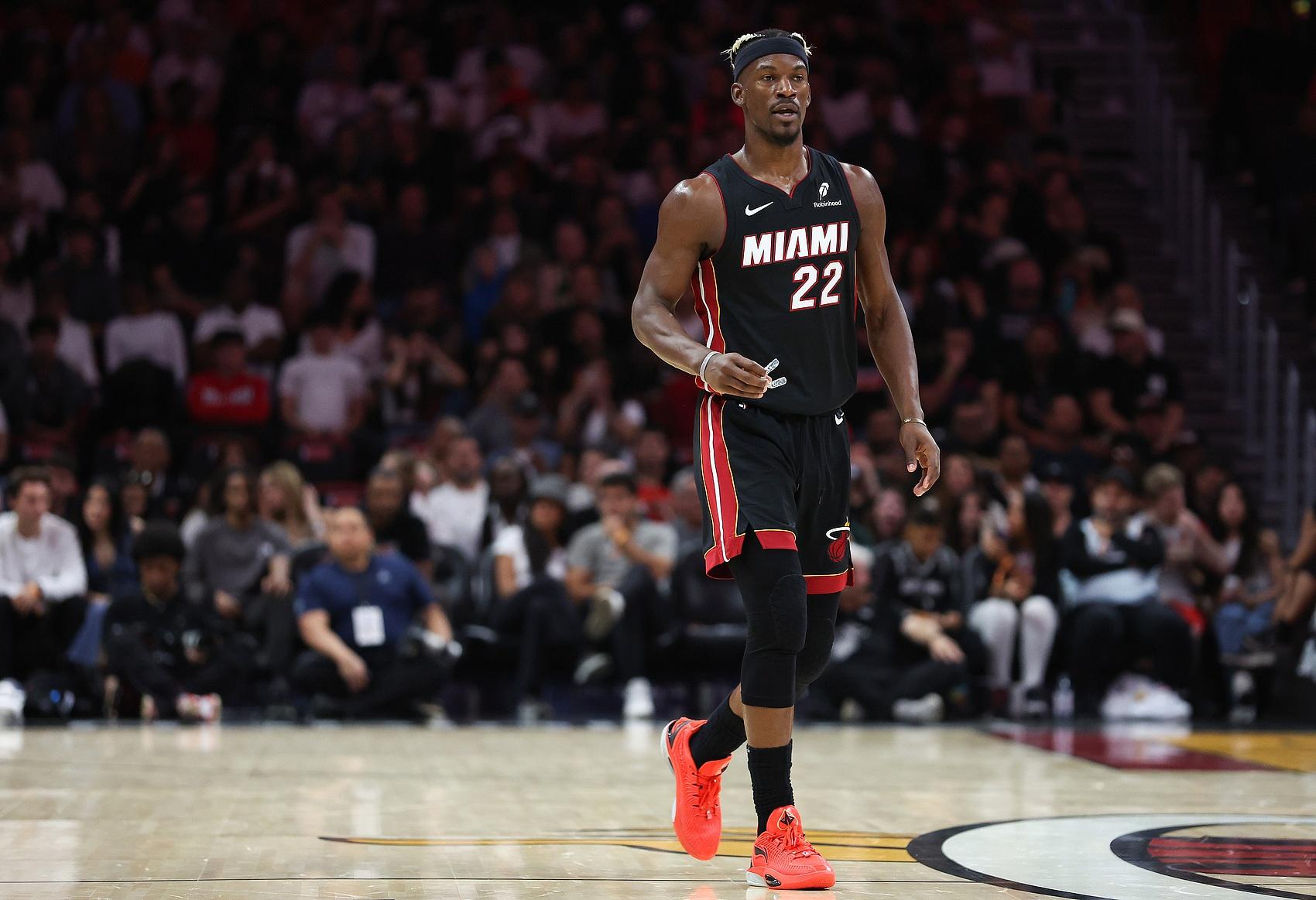 西蒙斯，巴特勒，老鹰！